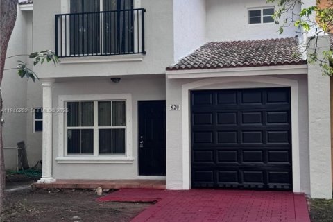 Touwnhouse à vendre à Florida City, Floride: 3 chambres, 141.86 m2 № 2152897 - photo 1