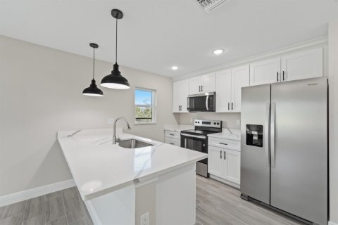 House in Okeechobee, Florida 2 bedrooms, 106.65 sq.m. № 2082013 - photo 9