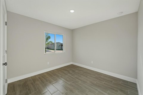 House in Okeechobee, Florida 2 bedrooms, 106.65 sq.m. № 2082013 - photo 23