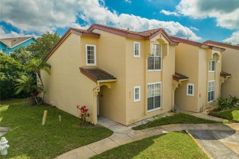 Touwnhouse à vendre à Kissimmee, Floride: 2 chambres, 94.02 m2 № 1545311 - photo 1