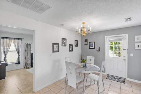 Villa ou maison à vendre à Kissimmee, Floride: 3 chambres, 100.33 m2 № 2195475 - photo 14
