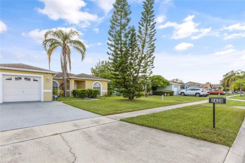 Villa ou maison à vendre à Kissimmee, Floride: 3 chambres, 100.33 m2 № 2195475 - photo 4