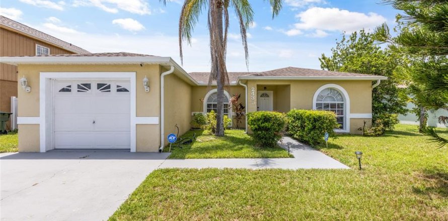 Villa ou maison à Kissimmee, Floride 3 chambres, 100.33 m2 № 2195475