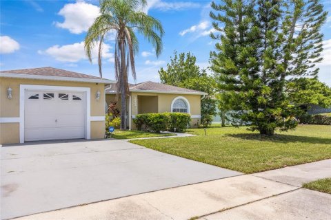 Villa ou maison à vendre à Kissimmee, Floride: 3 chambres, 100.33 m2 № 2195475 - photo 2