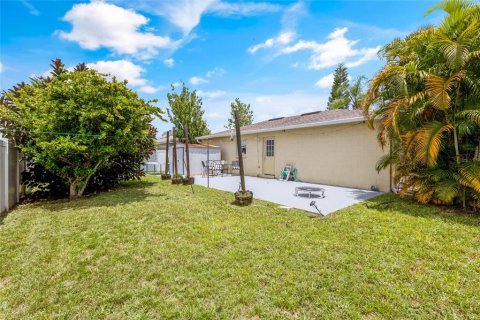 Villa ou maison à vendre à Kissimmee, Floride: 3 chambres, 100.33 m2 № 2195475 - photo 28