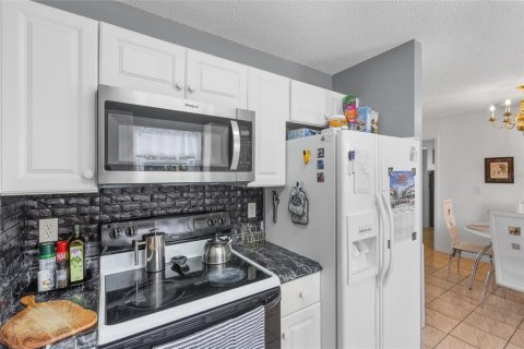 Villa ou maison à vendre à Kissimmee, Floride: 3 chambres, 100.33 m2 № 2195475 - photo 12
