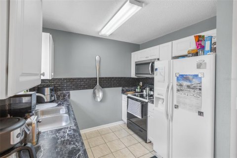 Villa ou maison à vendre à Kissimmee, Floride: 3 chambres, 100.33 m2 № 2195475 - photo 10
