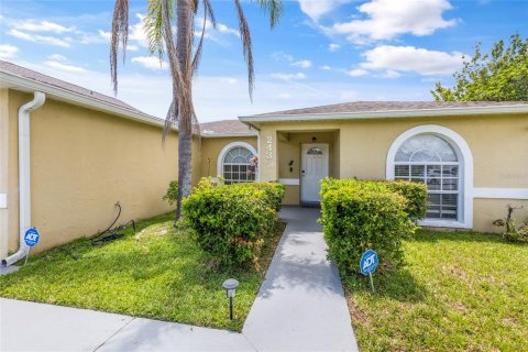 Villa ou maison à vendre à Kissimmee, Floride: 3 chambres, 100.33 m2 № 2195475 - photo 3
