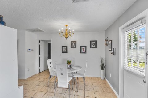 Villa ou maison à vendre à Kissimmee, Floride: 3 chambres, 100.33 m2 № 2195475 - photo 13