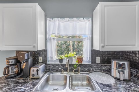 Villa ou maison à vendre à Kissimmee, Floride: 3 chambres, 100.33 m2 № 2195475 - photo 11