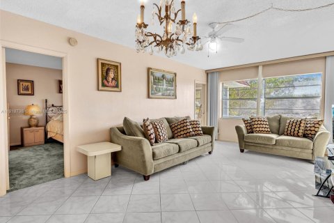Condo in Lauderdale Lakes, Florida, 1 bedroom  № 2039919