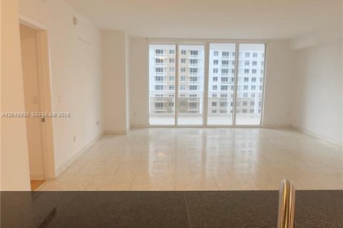 Condominio en alquiler en Miami, Florida, 1 dormitorio, 99.96 m2 № 2339939 - foto 6