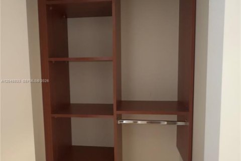 Condominio en alquiler en Miami, Florida, 1 dormitorio, 99.96 m2 № 2339939 - foto 10