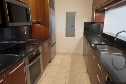 Condominio en alquiler en Miami, Florida, 1 dormitorio, 99.96 m2 № 2339939 - foto 5