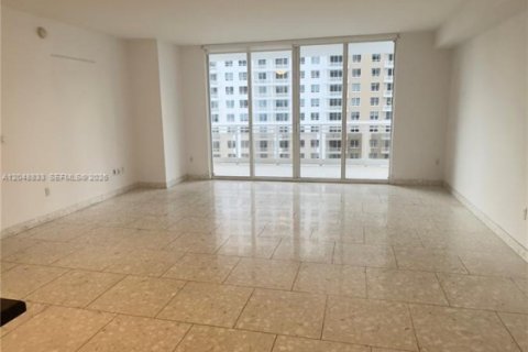Condominio en alquiler en Miami, Florida, 1 dormitorio, 99.96 m2 № 2339939 - foto 4