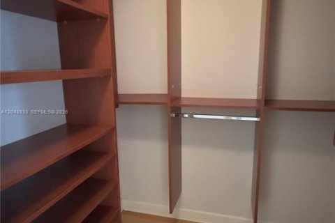 Condominio en alquiler en Miami, Florida, 1 dormitorio, 99.96 m2 № 2339939 - foto 11