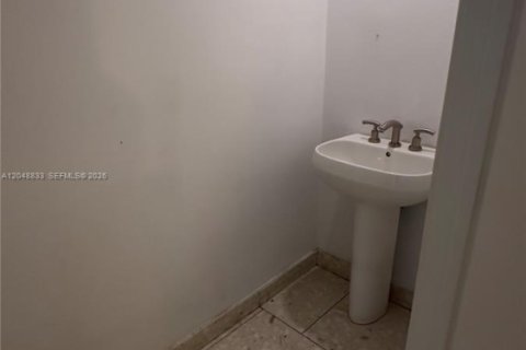 Condominio en alquiler en Miami, Florida, 1 dormitorio, 99.96 m2 № 2339939 - foto 13