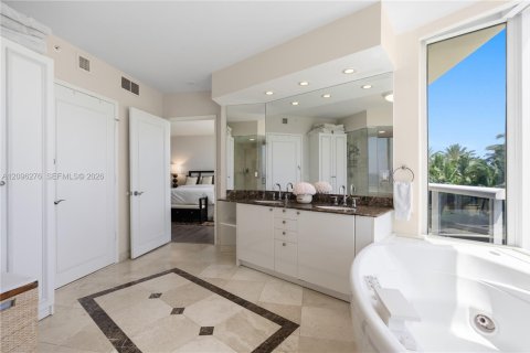 Copropriété à louer à Sunny Isles Beach, Floride: 3 chambres, 211.26 m2 № 2387859 - photo 13