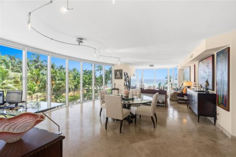 Copropriété à louer à Sunny Isles Beach, Floride: 3 chambres, 211.26 m2 № 2387859 - photo 2