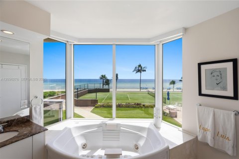 Copropriété à louer à Sunny Isles Beach, Floride: 3 chambres, 211.26 m2 № 2387859 - photo 16