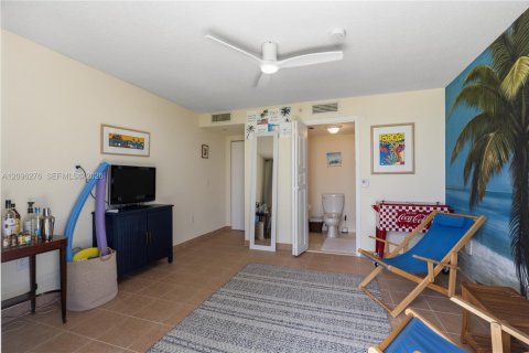 Copropriété à louer à Sunny Isles Beach, Floride: 3 chambres, 211.26 m2 № 2387859 - photo 30