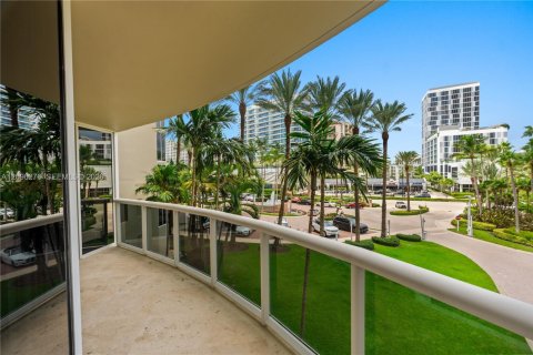 Copropriété à louer à Sunny Isles Beach, Floride: 3 chambres, 211.26 m2 № 2387859 - photo 25