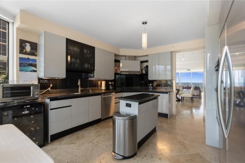 Copropriété à louer à Sunny Isles Beach, Floride: 3 chambres, 211.26 m2 № 2387859 - photo 10