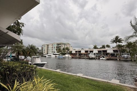 Copropriété à louer à Fort Lauderdale, Floride: 2 chambres, 105.91 m2 № 2015908 - photo 2