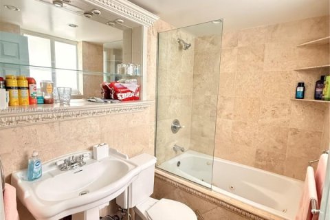 Copropriété à louer à Fort Lauderdale, Floride: 2 chambres, 105.91 m2 № 2015908 - photo 10