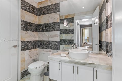 Copropriété à vendre à Sunny Isles Beach, Floride: 3 chambres, 428.19 m2 № 1977473 - photo 27