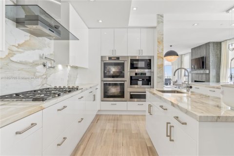 Copropriété à vendre à Sunny Isles Beach, Floride: 3 chambres, 428.19 m2 № 1977473 - photo 13