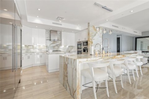 Copropriété à vendre à Sunny Isles Beach, Floride: 3 chambres, 428.19 m2 № 1977473 - photo 10