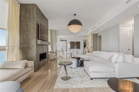 Copropriété à vendre à Sunny Isles Beach, Floride: 3 chambres, 428.19 m2 № 1977473 - photo 16