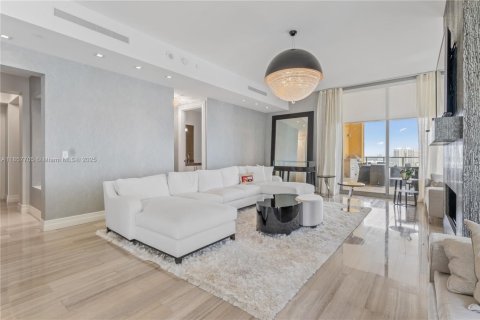 Copropriété à vendre à Sunny Isles Beach, Floride: 3 chambres, 428.19 m2 № 1977473 - photo 17