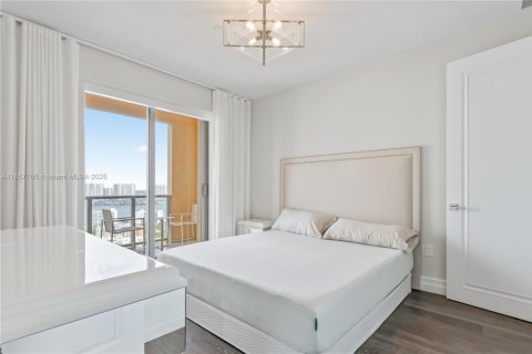 Copropriété à vendre à Sunny Isles Beach, Floride: 3 chambres, 428.19 m2 № 1977473 - photo 25