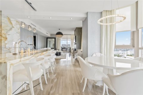 Copropriété à vendre à Sunny Isles Beach, Floride: 3 chambres, 428.19 m2 № 1977473 - photo 11