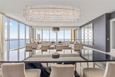 Copropriété à vendre à Sunny Isles Beach, Floride: 3 chambres, 428.19 m2 № 1977473 - photo 2