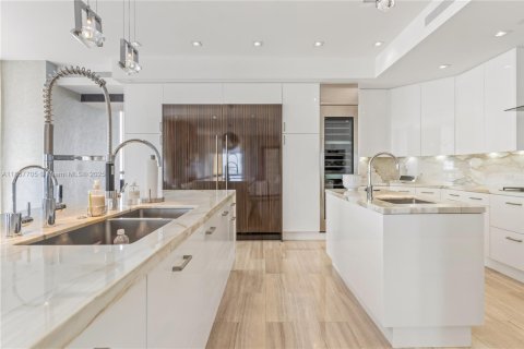 Copropriété à vendre à Sunny Isles Beach, Floride: 3 chambres, 428.19 m2 № 1977473 - photo 12