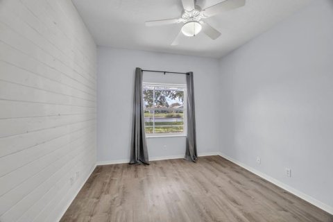 House in Stuart, Florida 4 bedrooms, 252.23 sq.m. № 2185174 - photo 16