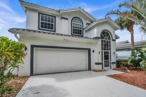 House in Stuart, Florida 4 bedrooms, 252.23 sq.m. № 2185174 - photo 5