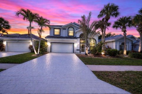 House in Stuart, Florida 4 bedrooms, 252.23 sq.m. № 2185174