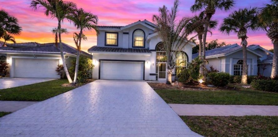 House in Stuart, Florida 4 bedrooms, 252.23 sq.m. № 2185174