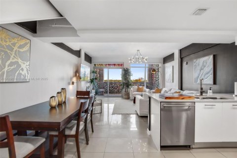 Townhouse in Miami, Florida 2 bedrooms, 117.89 sq.m. № 1937467 - photo 4