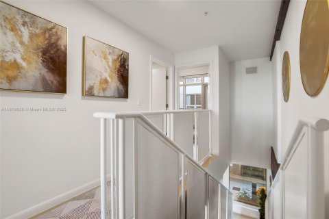 Touwnhouse à louer à Miami, Floride: 2 chambres, 117.89 m2 № 1937467 - photo 17