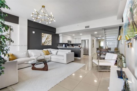 Townhouse in Miami, Florida 2 bedrooms, 117.89 sq.m. № 1937467 - photo 8