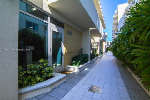 Townhouse in Miami, Florida 2 bedrooms, 117.89 sq.m. № 1937467 - photo 28