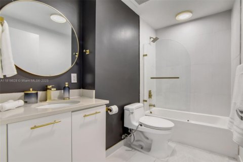 Townhouse in Miami, Florida 2 bedrooms, 117.89 sq.m. № 1937467 - photo 27