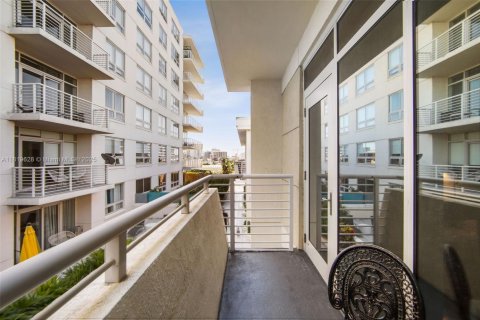 Townhouse in Miami, Florida 2 bedrooms, 117.89 sq.m. № 1937467 - photo 26