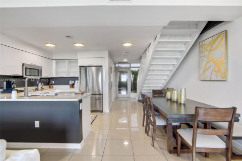 Townhouse in Miami, Florida 2 bedrooms, 117.89 sq.m. № 1937467 - photo 9