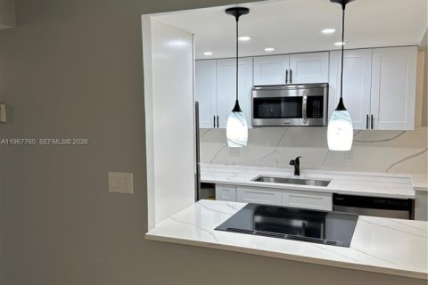 Condo in Boca Raton, Florida, 2 bedrooms  № 2030116 - photo 3